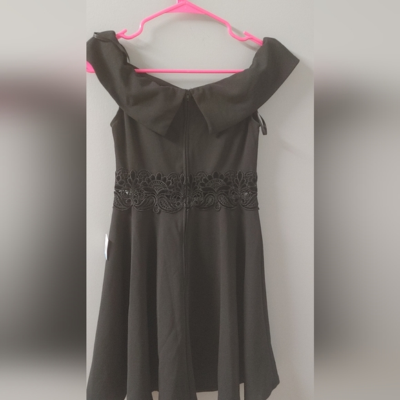 B. Darlin Juniors' Off-The Shoulder Fit & Flare Dress Size 5/6 - Picture 5 of 6